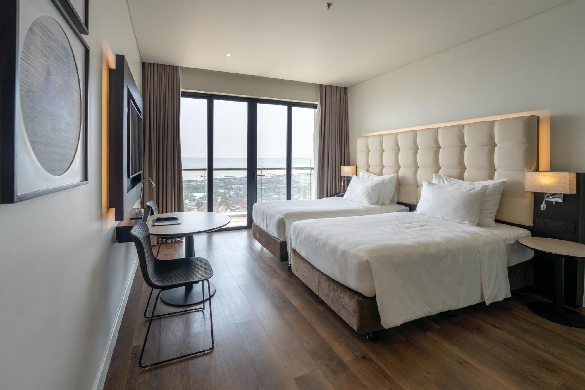 Hotel Soleil Ha Long, Trademark Collection By Wyndham Buitenkant foto